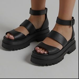 NWT Windsor Smith THRILLED Sandals! 🖤